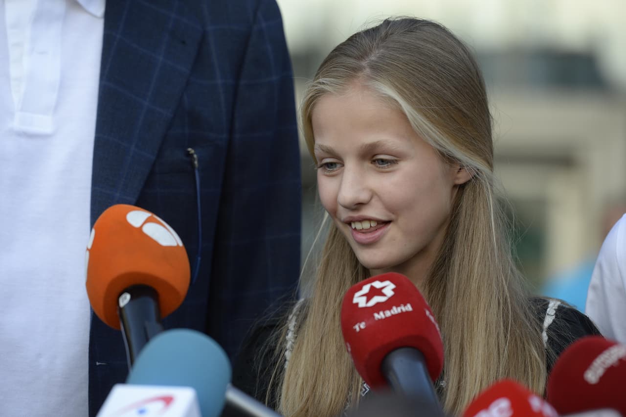 Actualmente Leonor de Borbón estudia el cuarto año de secundaria. Además de hablar inglés y estudiar francés, se ha comenzado a formar en el chino y el árabe.