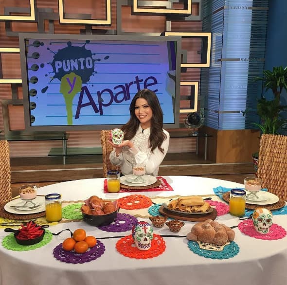 Las calaveritas, el pan de muerto y los altares para honrar a los que se fueron no podían faltar en nuestra casa.