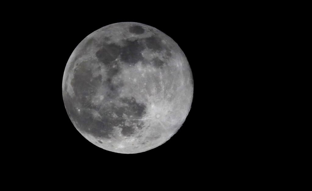 Cómo y cuándo podrás ver la 'superluna azul' de agosto, la más grande y brillante del año