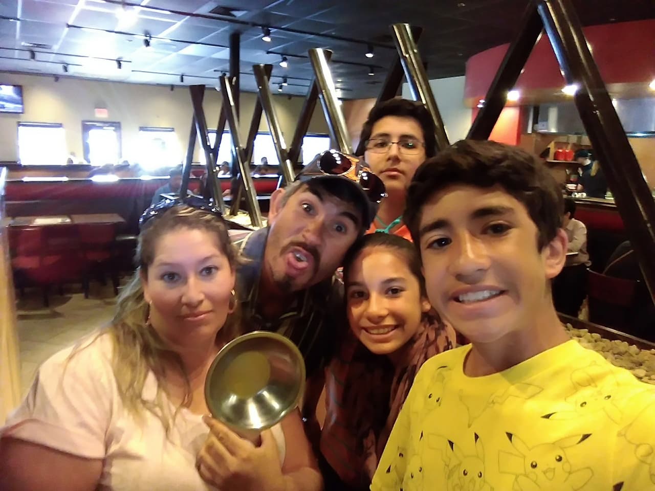 Antes de terminar su último grado de la preparatoria, Yared comenzó a recibir las cartas de aceptación e invitaciones de esas universidades que se interesaron por continuar sus estudios en ciencias políticas, historia y relaciones internacionales.