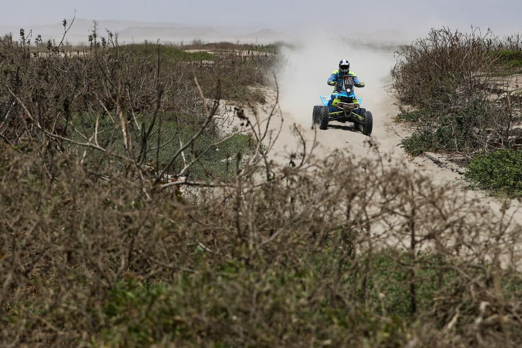 Conductor choca contra ATV en el que viajaban dos niños y escapa