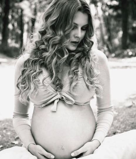 Durante las últimas semanas trascendió en los medios que Marjorie de Sousa estaba tocando puertas buscando nuevas oportunidades de trabajo, luego de que su exclusividad con Televisa expirara. Su publirelacionista desmintió a Univisión el rumor y confirmó que la actriz se había tomado un tiempo para dedicarse de lleno a Matías, pues su salud es prioridad.