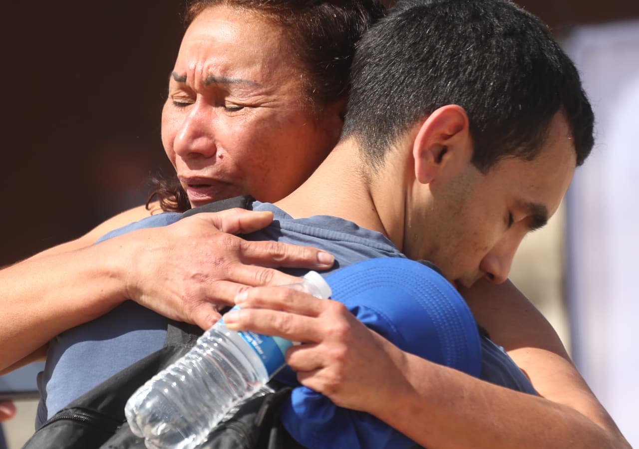 Campaña sin fines de lucro recauda fondos para pagar los viajes de migrantes que tienen un ‘advance parole’