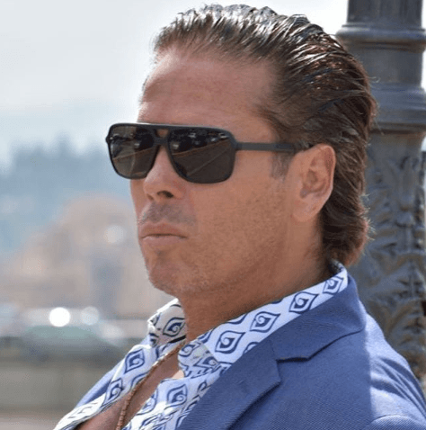 El pasado 25 de junio el Diamante negro' aprovechó sus redes sociales para exponer su punto de vista ante la versión de que el cantante le había echado en cara que, gracias a él, había viajado gratis por todo el mundo.