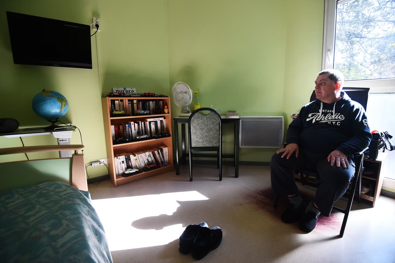 Jean-Jacques sufre 
<a href="https://www.univision.com/temas/genetica">discapacidad intelectual</a> desde la infancia y después de varios años trabajando como empacador, 
<b>llegó al punto de que ya no podía mantenerse solo</b>. Desde enero de 2018 ocupa uno de los diez lugares de la Unidad Especializada para Personas con Discapacidades Intelectuales de Lou Cigalou.