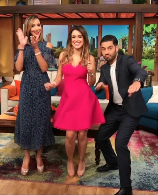 Carolina y Satcha suelen ser reservadas pero de vez en cuando las vemos divirtiéndose con el público hispano que sitoniza Despierta América.