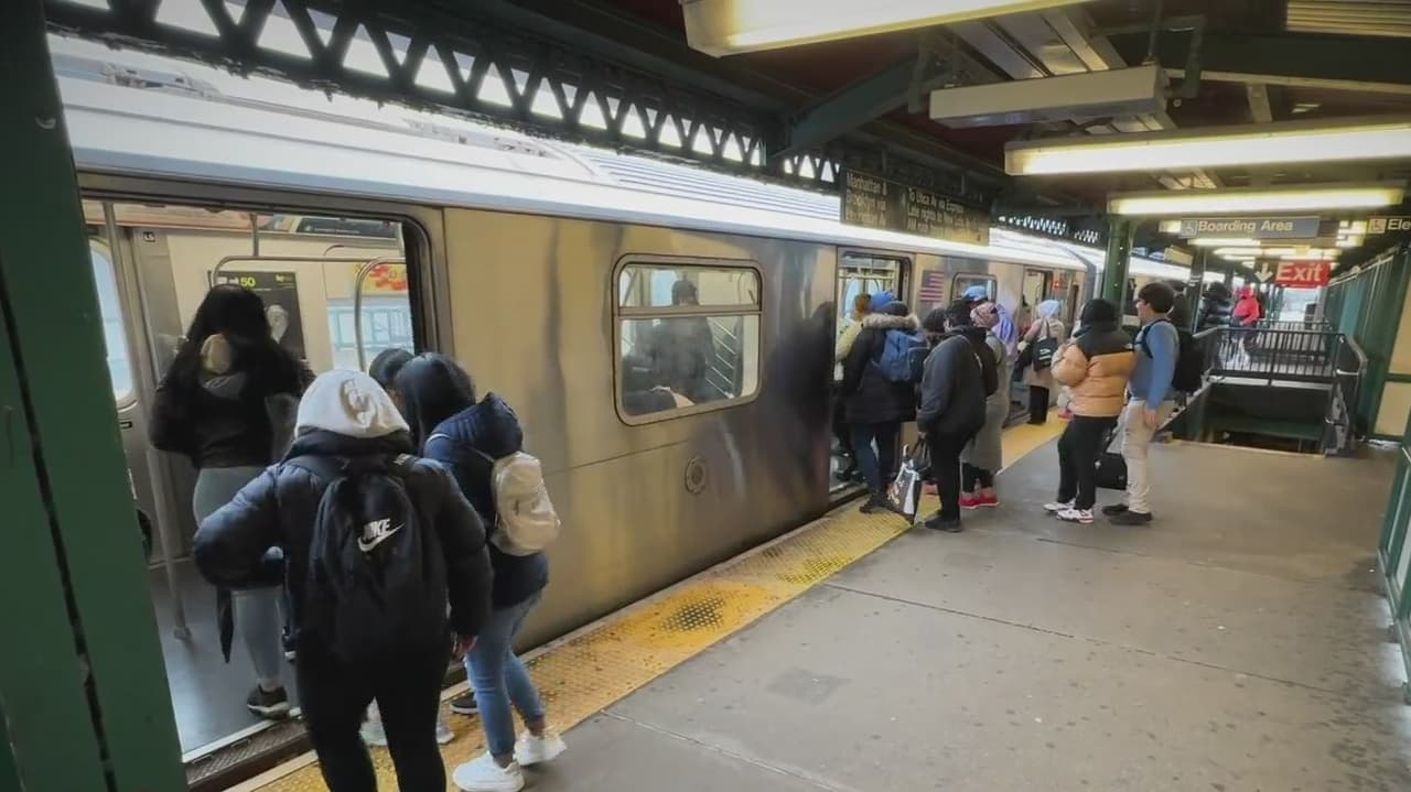 Univision 41 realizó un recorrido exhaustivo por el metro de Nueva York para 
<b>constatar la realidad que viven a diario millones de usuarios</b>. Problemas con 
<b>desamparados, palomas, filtraciones de agua y retrasos</b>, son parte de los problemas que nuestro reportero Joaquín Torres constató de primera mano.