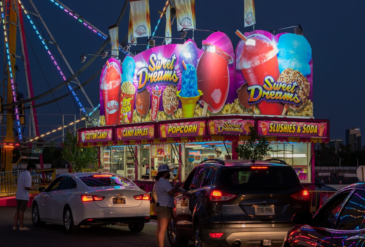 El evento se llevará a cabo de jueves (17 de diciembre) a domingo (20 de diciembre)
<br>Horarios:
<br>Jueves: 4 PM- 10 PM
<br>Viernes: 4 PM – 10 PM
<br>Sábado: 12 PM- 10 PM
<br>Domingo: 12 PM- 10 PM
<br>