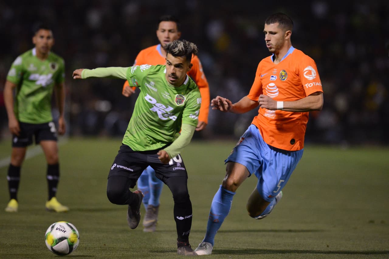 Y el partido se puso en marcha con un gran ritmo de juego, pues en disputa estaba un bonito trofeo y ambos equipos partieron con la idea de llevárselo.
