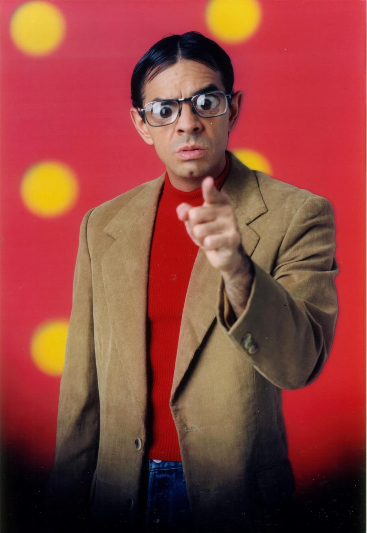 <b>Armando Hoyos</b>, este personaje es conocido por sus chistosas definiciones de palabras en español. Con su diccionario, "Real epidemia de la lengua Española," aprendimos inverosímiles definiciones.