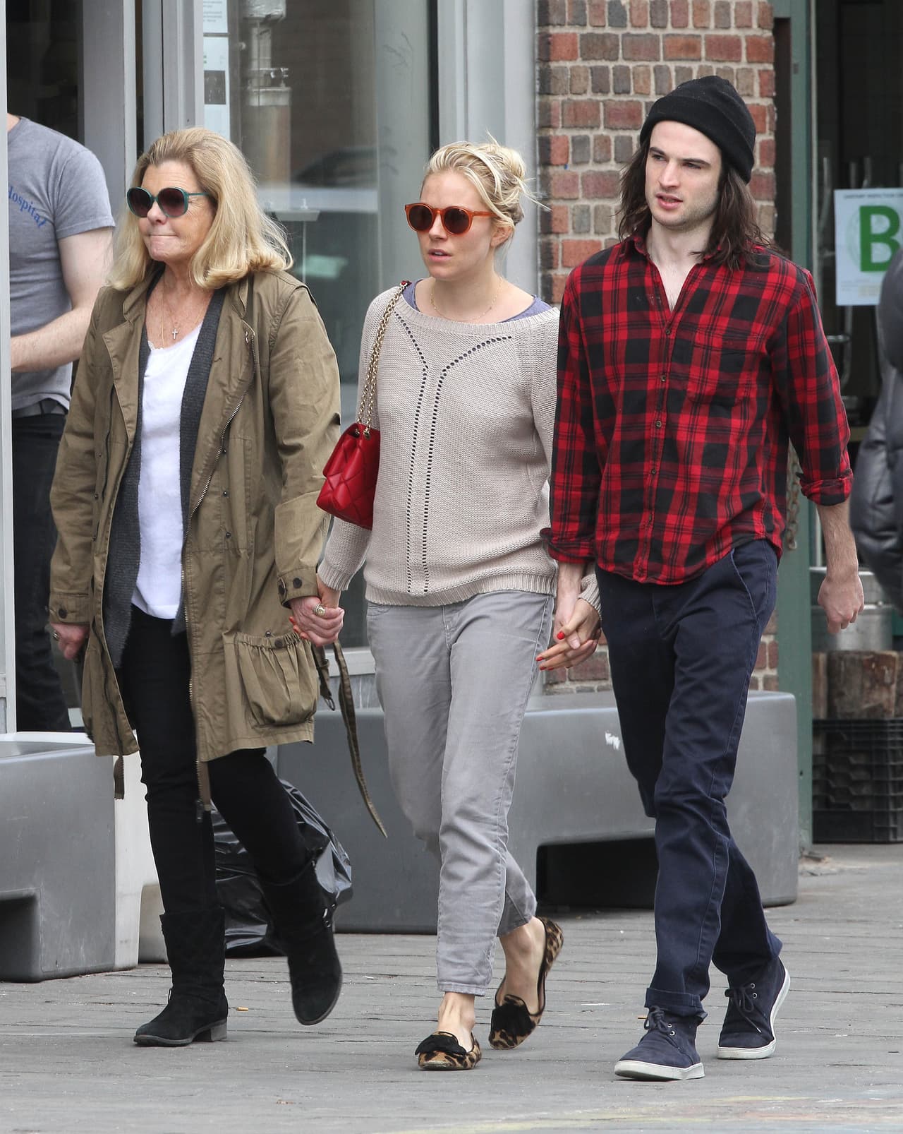 Tan sólo un mes después se comprometieron.