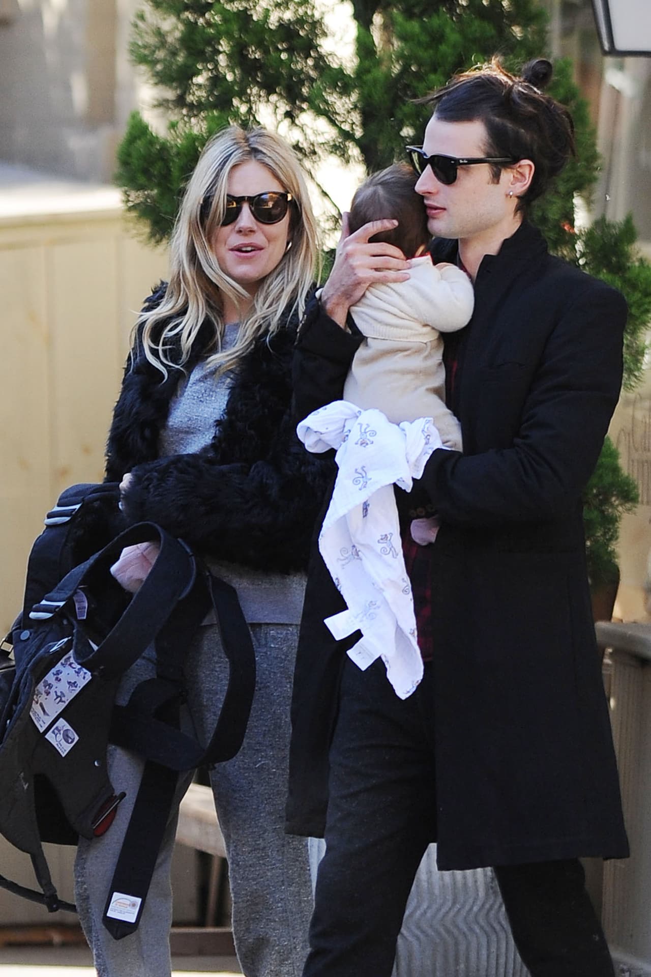 Aunque ni Sienna, ni Tom Sturridge han hecho oficial el anuncio.