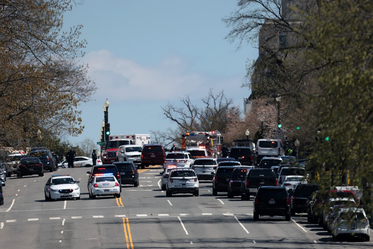Los senadores y el personal suelen utilizar ese puesto de control de seguridad durante la semana. El Congreso está actualmente en receso.
