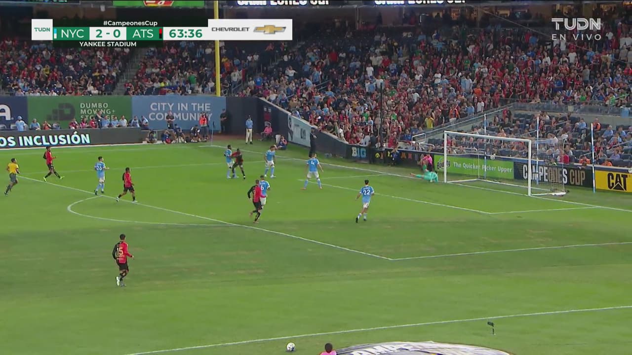 ¡Barraza ya es factor! Hace gran atajada tras volea de Quiñones