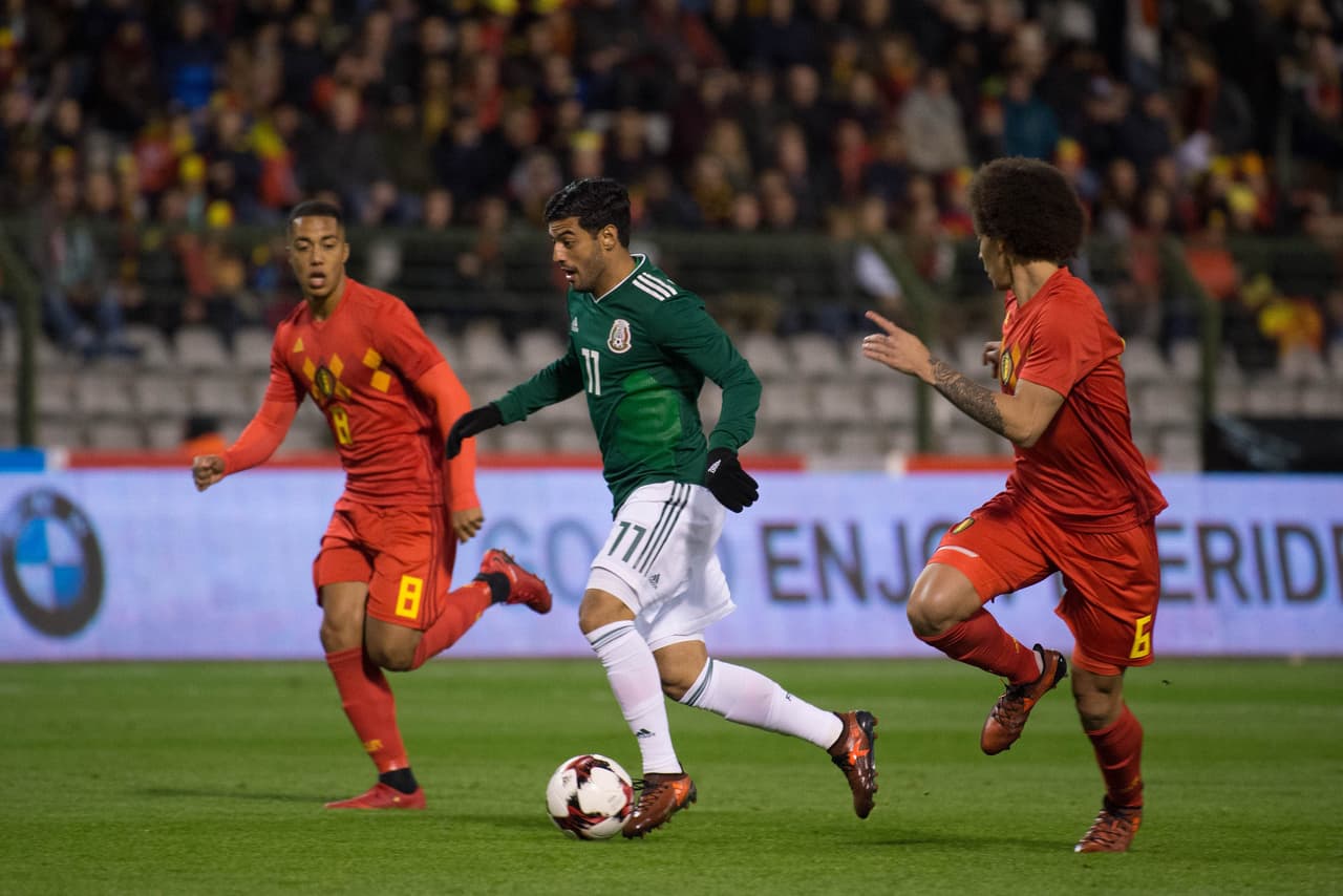 Carlos Vela: Una de cal y una de arena. Parecía tomar la responsabilidad del ataque pero quedó corto. Se queda con 6.