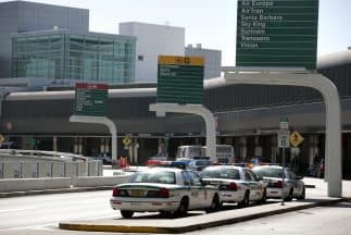 Aeropuertos de Fort Lauderdale y Miami piden a residentes no dejar los autos en sus estacionamientos