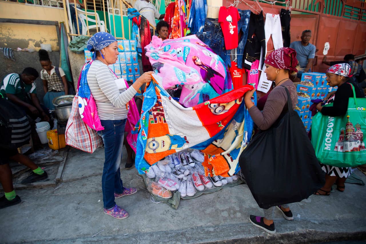 Jet Blue ya ha publicado un comunicado sobre esta medida: "Planeamos operar en total conformidad con la nueva política sobre el servicio aéreo programado entre Estados Unidos y Cuba", dijo JetBlue en un comunicado. "Estamos comenzando a trabajar con nuestros diversos socios gubernamentales y comerciales para 
<a href="https://www.univision.com/local/miami-wltv/gobierno-de-eeuu-suspende-todos-los-vuelos-regulares-a-cuba-menos-a-la-habana" target="_blank">comprender el impacto total de este cambio en nuestros clientes y operaciones</a>".