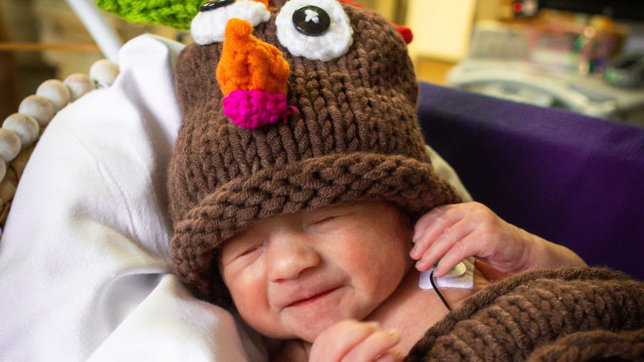 Este gesto conmovedor no solo ilumina la vida de estos pequeños héroes, sino que también
<b>destaca la importancia de la empatía y el cuidado en el ámbito médico</b>.