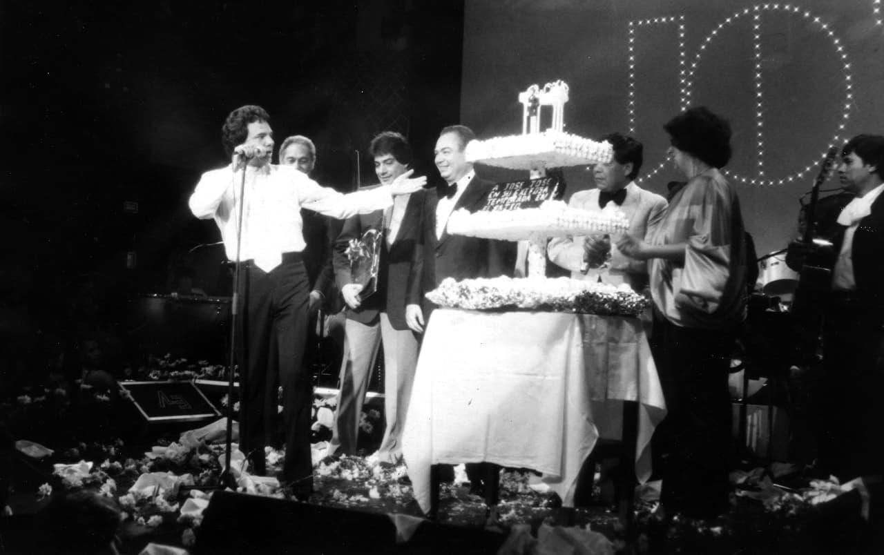 1982 fue un año en el que cosechó grandes éxitos con grabaciones como 
<i>Mi vida, </i>con la coproducción de Rafaen Pérez Botija. El disco vende más de tres millones de copias en el mundo y obtiene seis discos de oro y uno de platino.