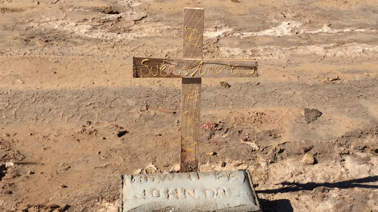 Algunas cruces tienen marcado 'Sueño Americano' por lo que muchos migrantes cruzaron y murieron en su intento.