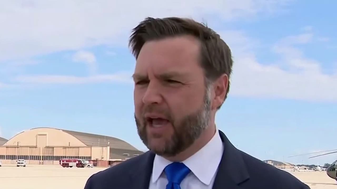 "Queremos asegurarnos de regular de manera inteligente": J.D. Vance tras peticiones sobre la IA