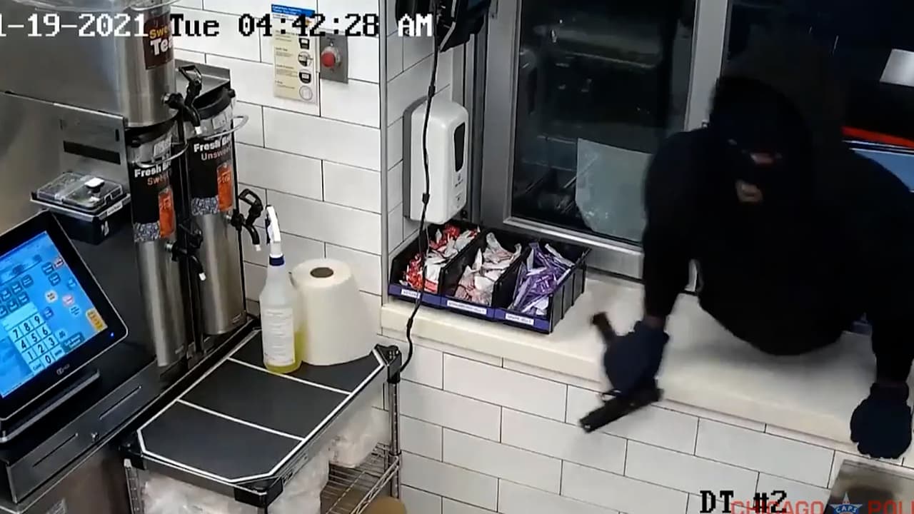 La Policía le pide ayuda para identificar a sospechosos de varios asaltos armados en Chicago y suburbios