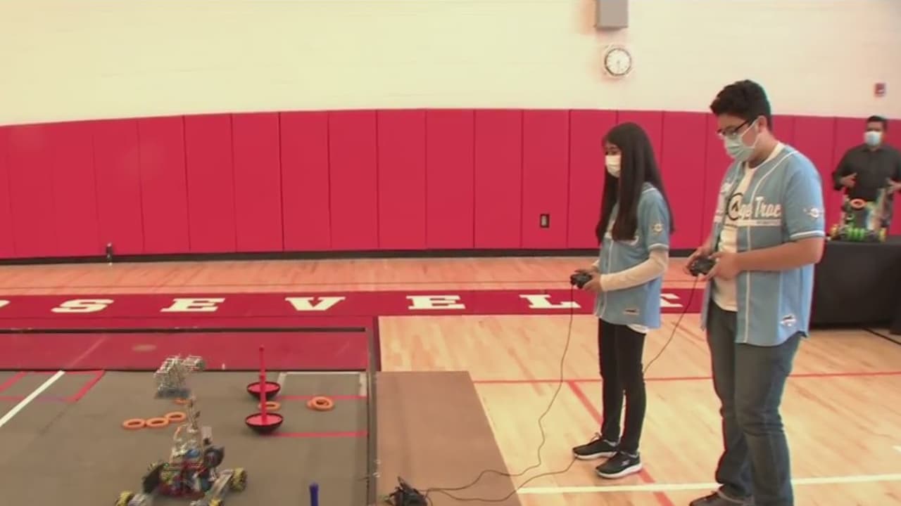 El Distrito Escolar de Los Ángeles implementará un exitoso programa de robótica desde el próximo semestre