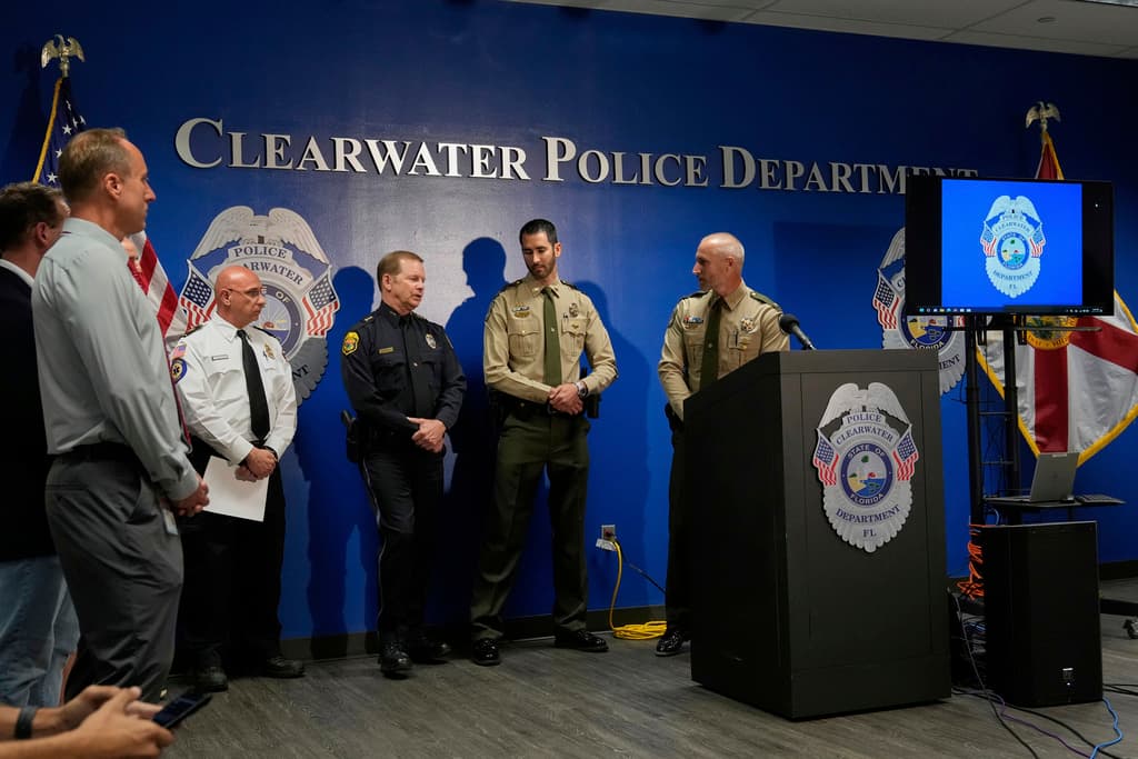 Las autoridades no pueden hablar de cargos o arrestos hasta no conocer 
<b>la causa exacta del accidente</b> en el Memorial Causeway 
<b>y si pudo evitarse</b>. Oficialmente, se informó que en el taxi acuático de Clearwater Ferry iban 44 pasajeros. En la lancha privada que los impactó iban 
<b>otras 6 personas</b>.