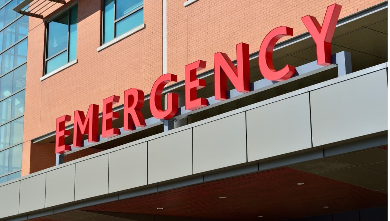 Niño de 5 años sufre hemorragia cerebral al caer del segundo piso de su domicilio