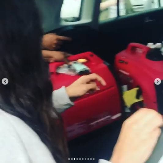 Después de ver la tragedia, comenzó a pedir donaciones y logró recaudar, a través de la página Gofundme, más de 173 mil dólares, según informó
<a href="http://www.eluniversal.com.mx/espectaculos/famosos-y-los-aprietos-para-reconstruir" target="_blank">El Universal</a>.
<br>