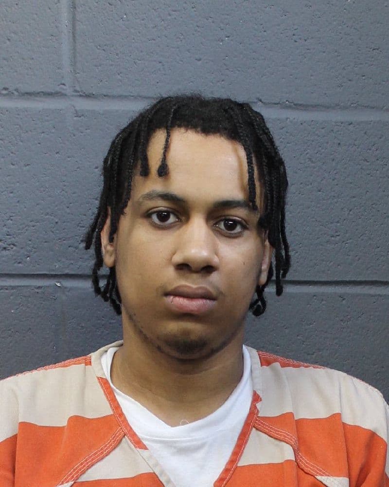 <b>Tahir Taylor</b>, 24 años de Loganville, acusado de delito informático: solicitud ilegal, tentación o seducción a un menor.