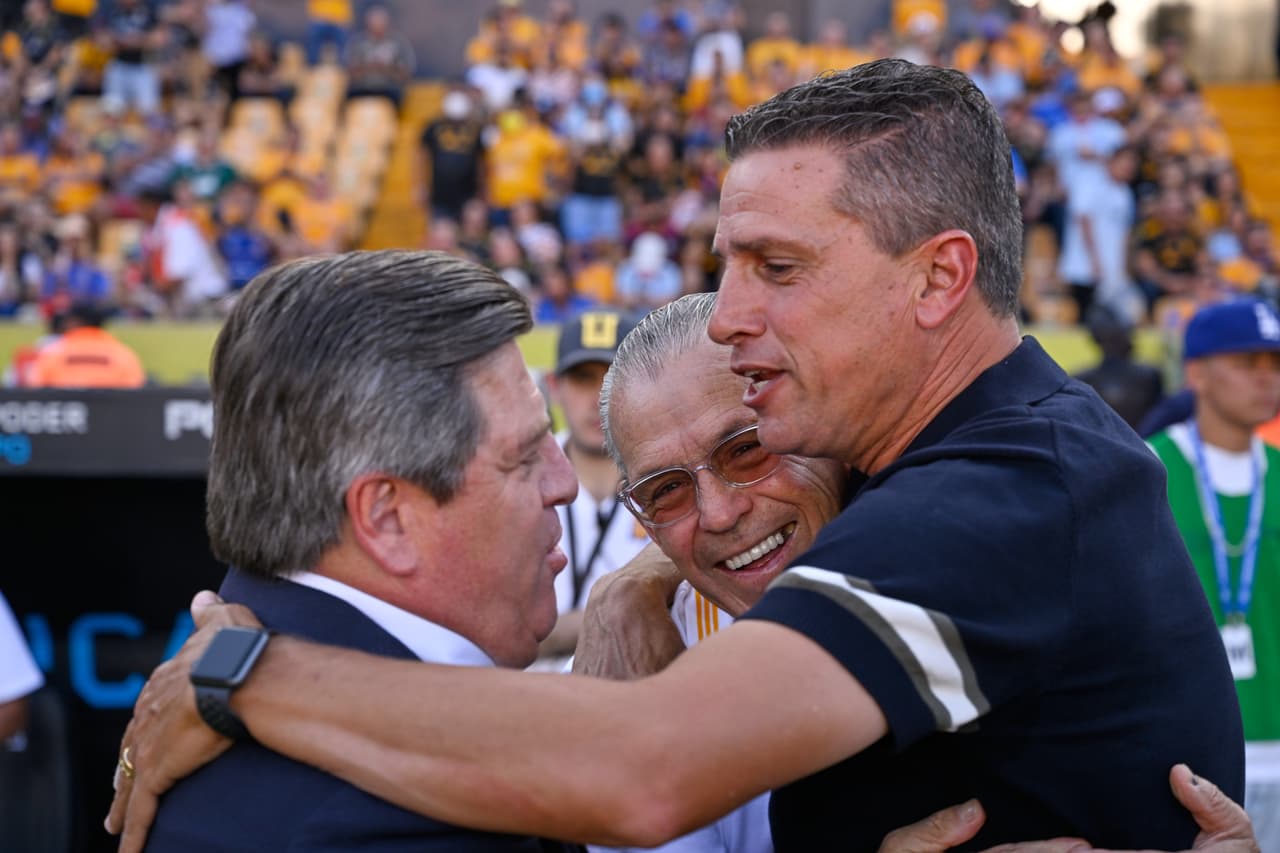 Herrera y Valiño se saludaron con efusividad antes del compromiso.