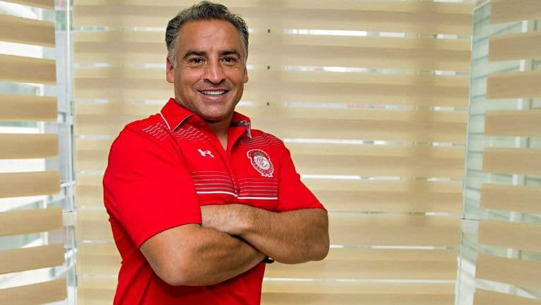 Fabián Estay, chileno y ex-futbolista que perteneció al Toluca. Actualmente es comentarista deportivo.