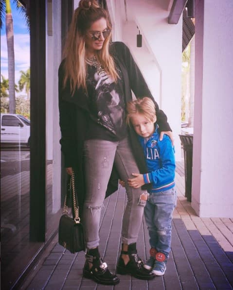 Galilea nos presume el nuevo look de Mateo. Él siempre acompaña a su mami a todos lados.