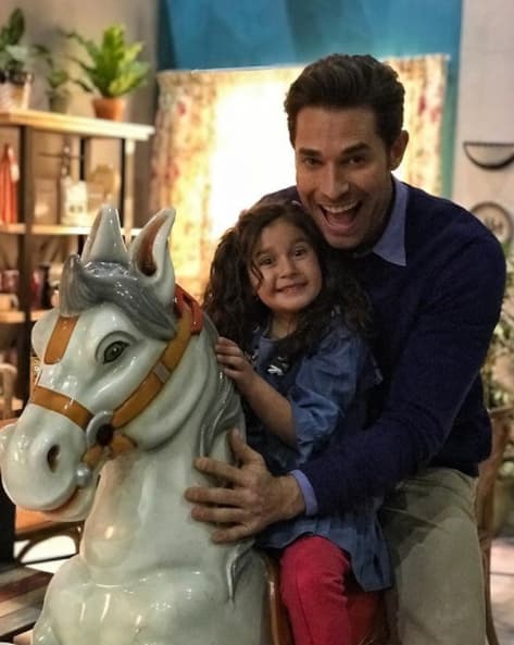 “Qué bendición tan grande que este proyecto haya llegado a mi vida . Y sobre todo Regina Graniewicz. Deseo que la vida y esta carrera le devuelvan la felicidad que ha provocado en tantos corazones con el personaje de Anifer. Te adoro mi ‘Changa Maranga’” escribió Rulli en su cuenta de Instagram.