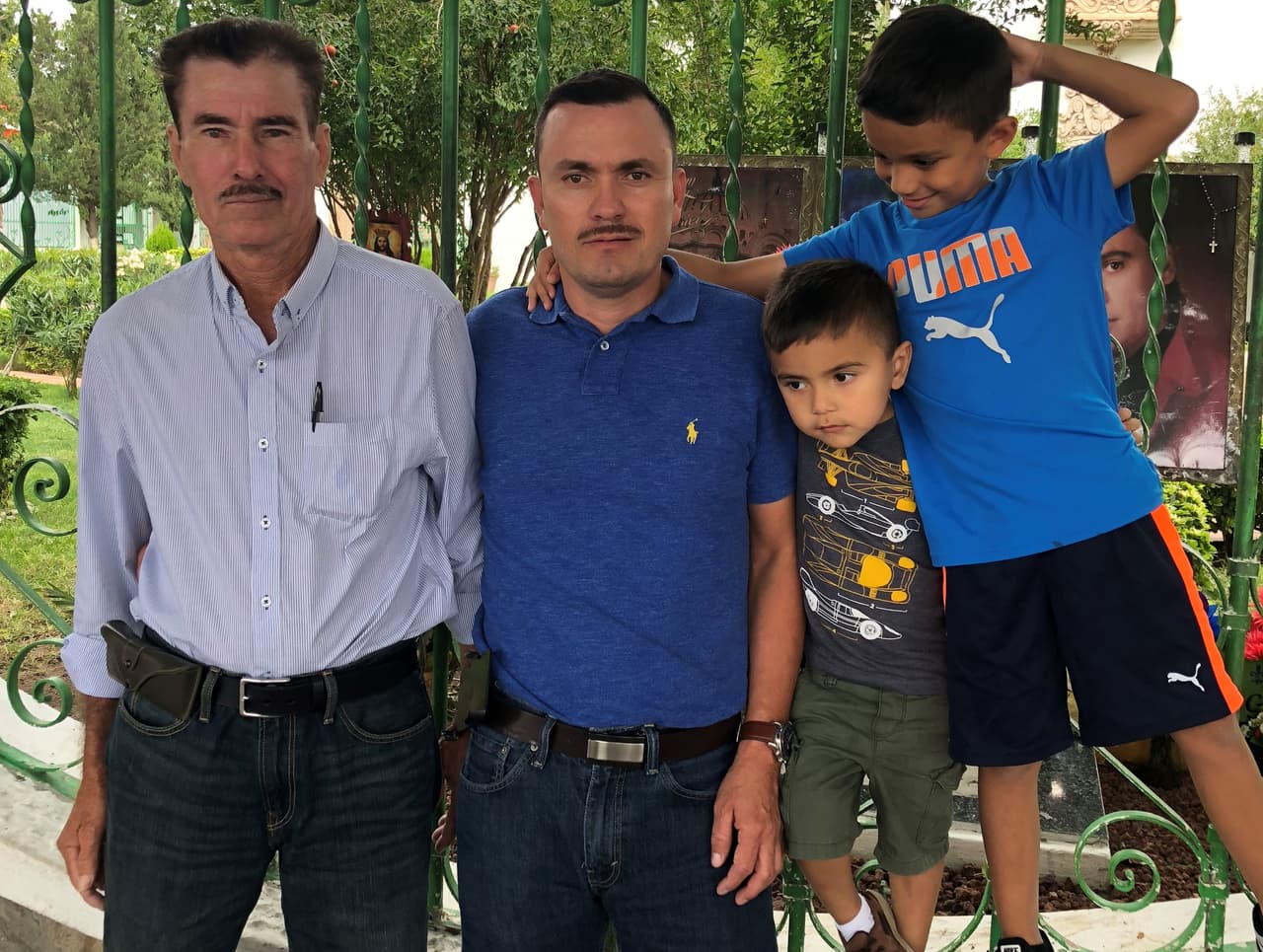 Nebeth Carbajal (centro) con su padre Placencio y dos de sus hijos en Ciudad Juárez, 7 de septiembre, 2018.