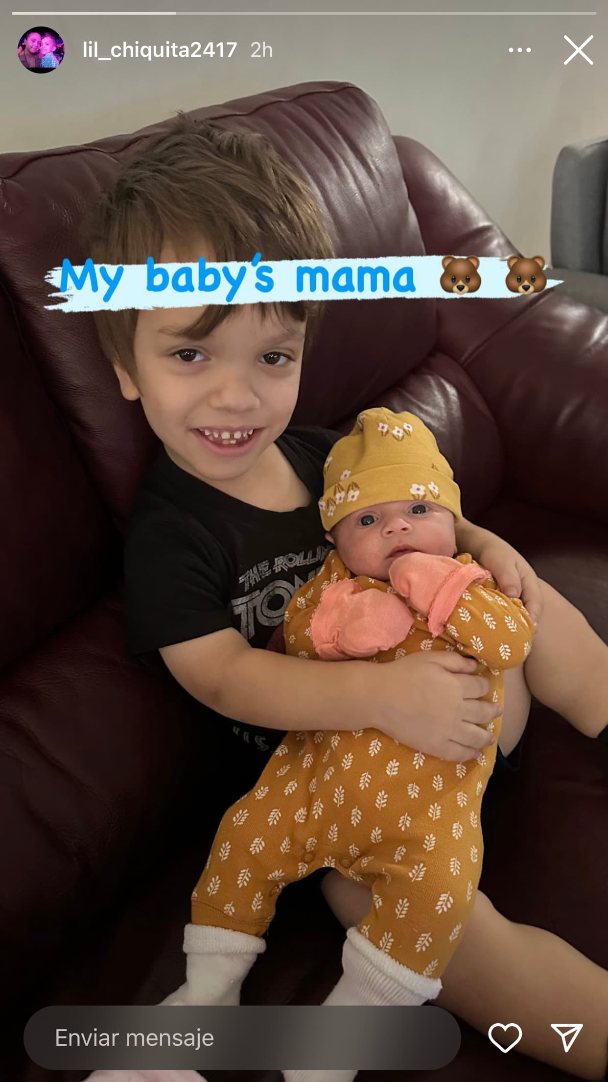 Esta es la nueva foto de los hijos de Carlitos 'El Productor'. Se ve cómo está Aliyah Sofía a mes y medio de haber llegado al mundo.