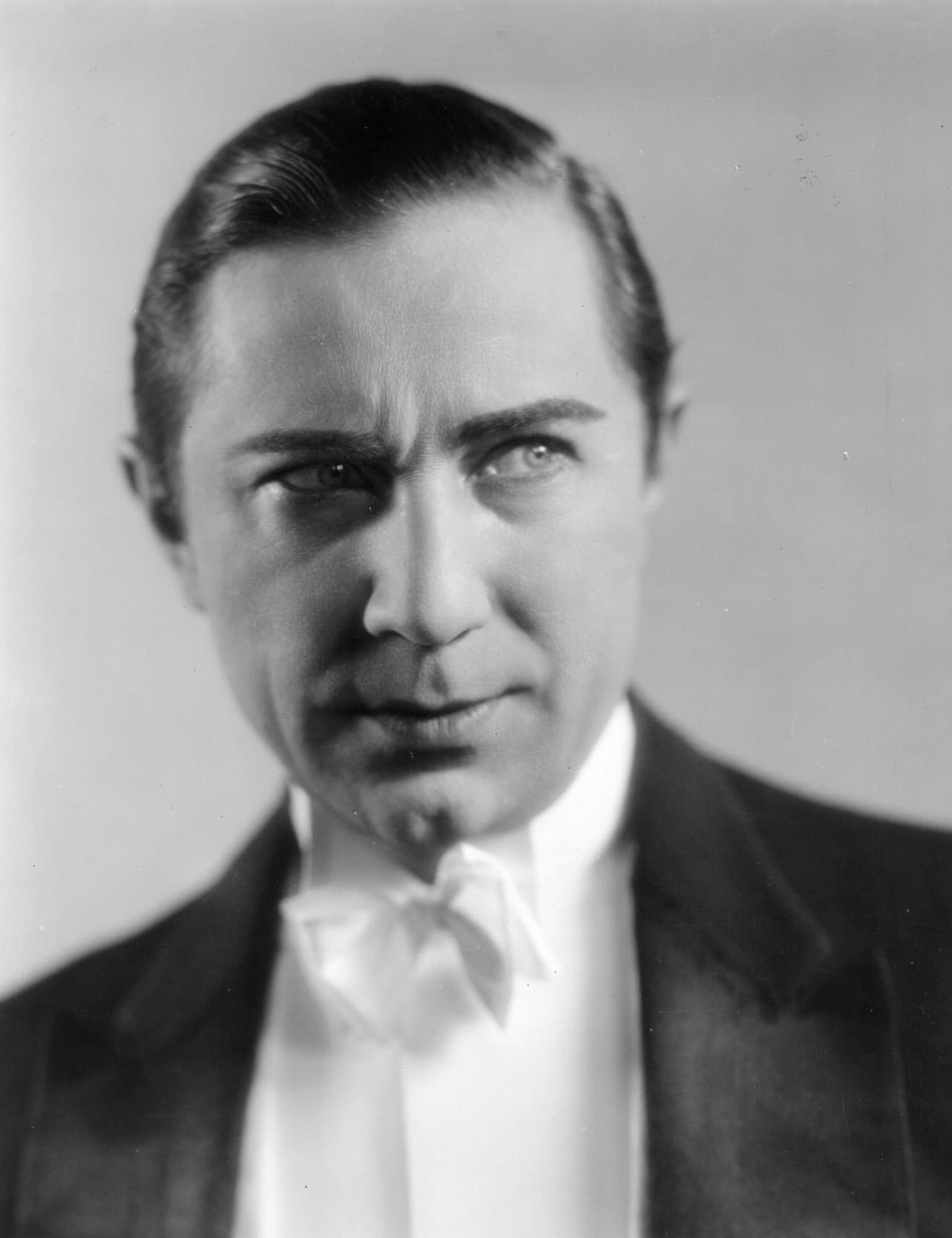 En el conteo, el actor conocido por haber caracterizado al personaje del Conde Drácula en Broadway y en la película de Tod Browning de 1931, 
<b>Béla Lugosi</b> (1882 - 1956), sumó 36 muertes.