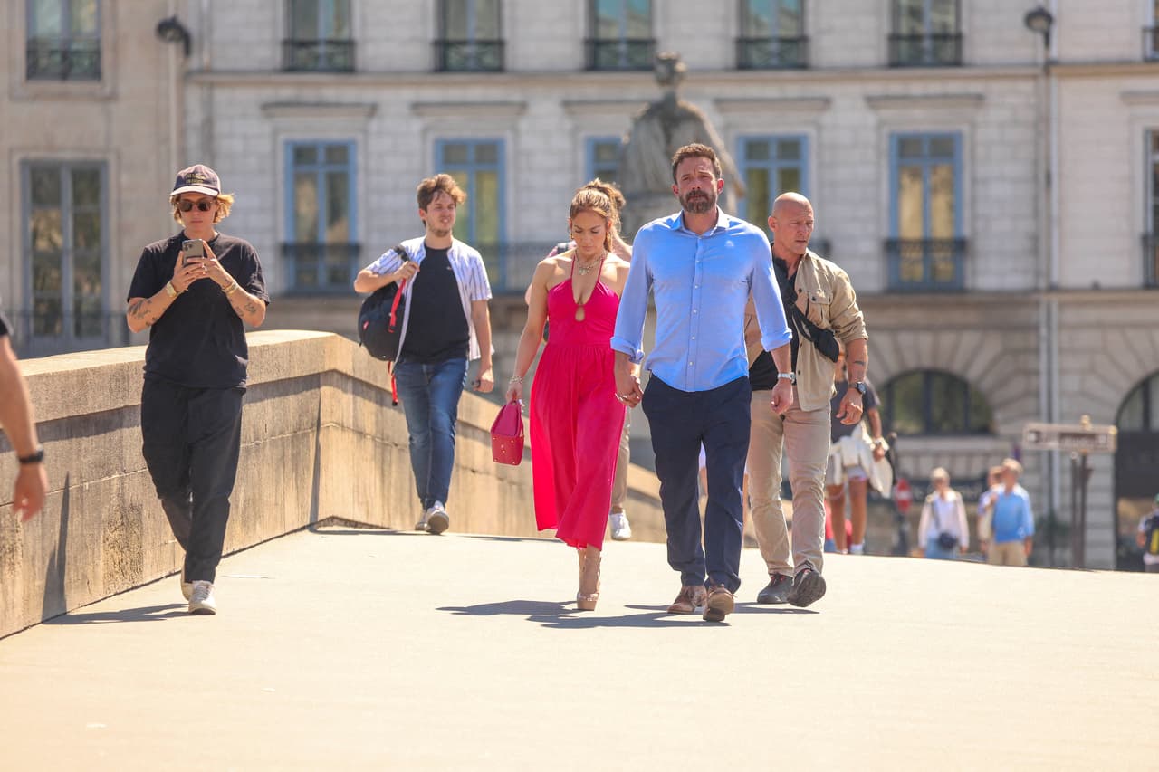 De acuerdo con la reseña del diario británico, la artista lució una pieza 
<b>de la marca Reformation de casi 300 dólares.</b>
<br>