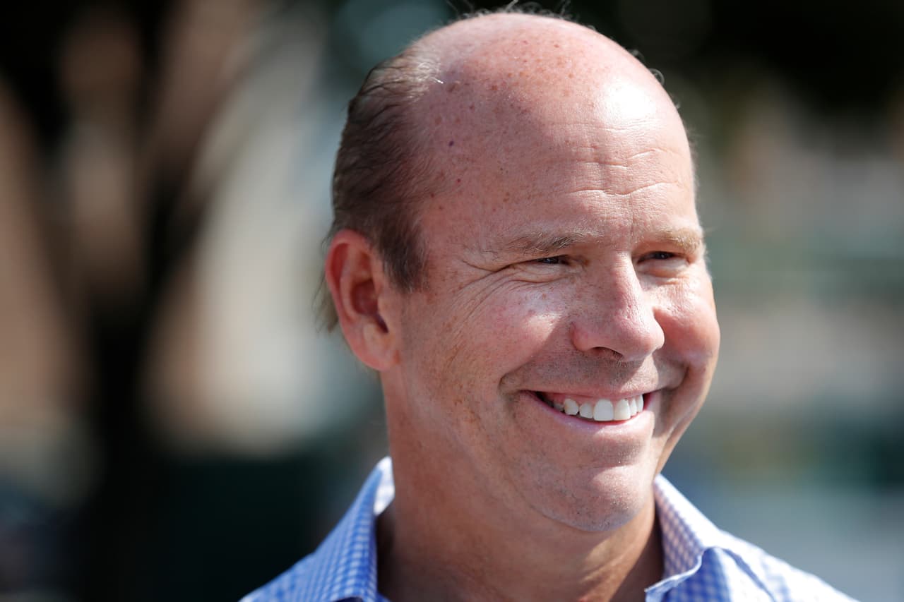 <b>John Delaney</b>, exrepresentante de Maryland. Fue el primero en anunciar sus intenciones de buscar la nominación presidencial demócrata en 2020, en julio de 2018.