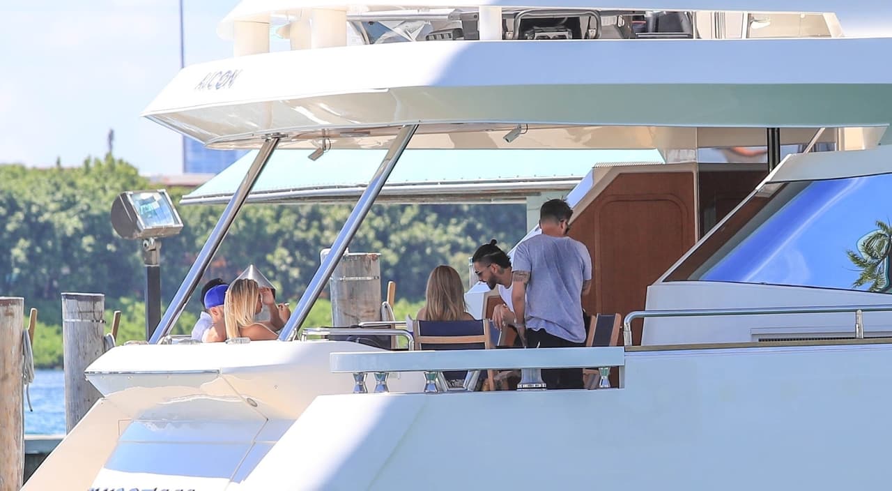 En febrero de 2016, los colombianos compartieron un video en Instagram donde se les ve juntos durante el ensayo del homenaje que se le rindió a Carlos Vives en los "Premios lo Nuestro".