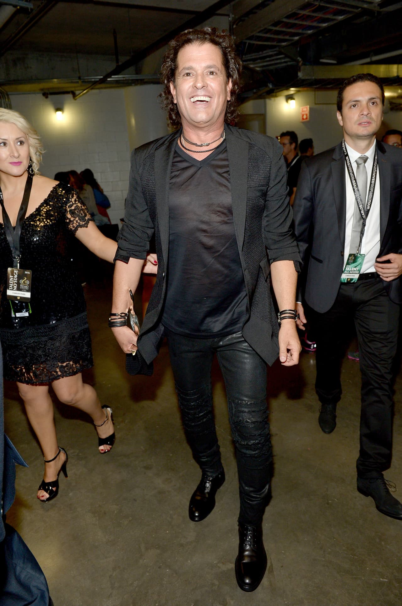 Este cantautor popularizó fuera de su natal Colombia géneros como el vallenato. El éxito 'La Bicicleta' en el que participó Shakira está nominado en la edición 2017 de los Premios Juventud.