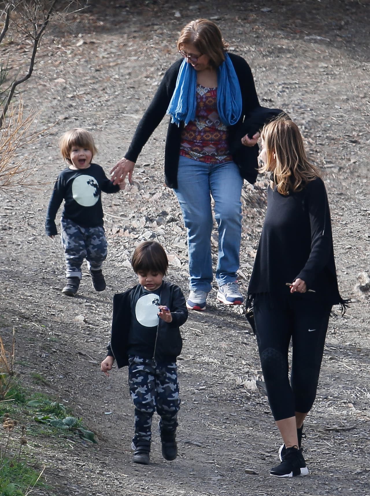 Sasha intentaba seguir el paso de Milan.