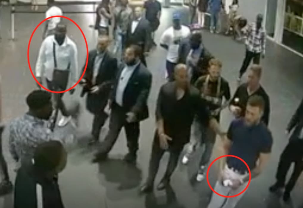 Abdirzak llegó a un acuerdo después con McGregor y si ahora no coopera con los fiscales que acusan al luchador, le podrían retirar los cargos.