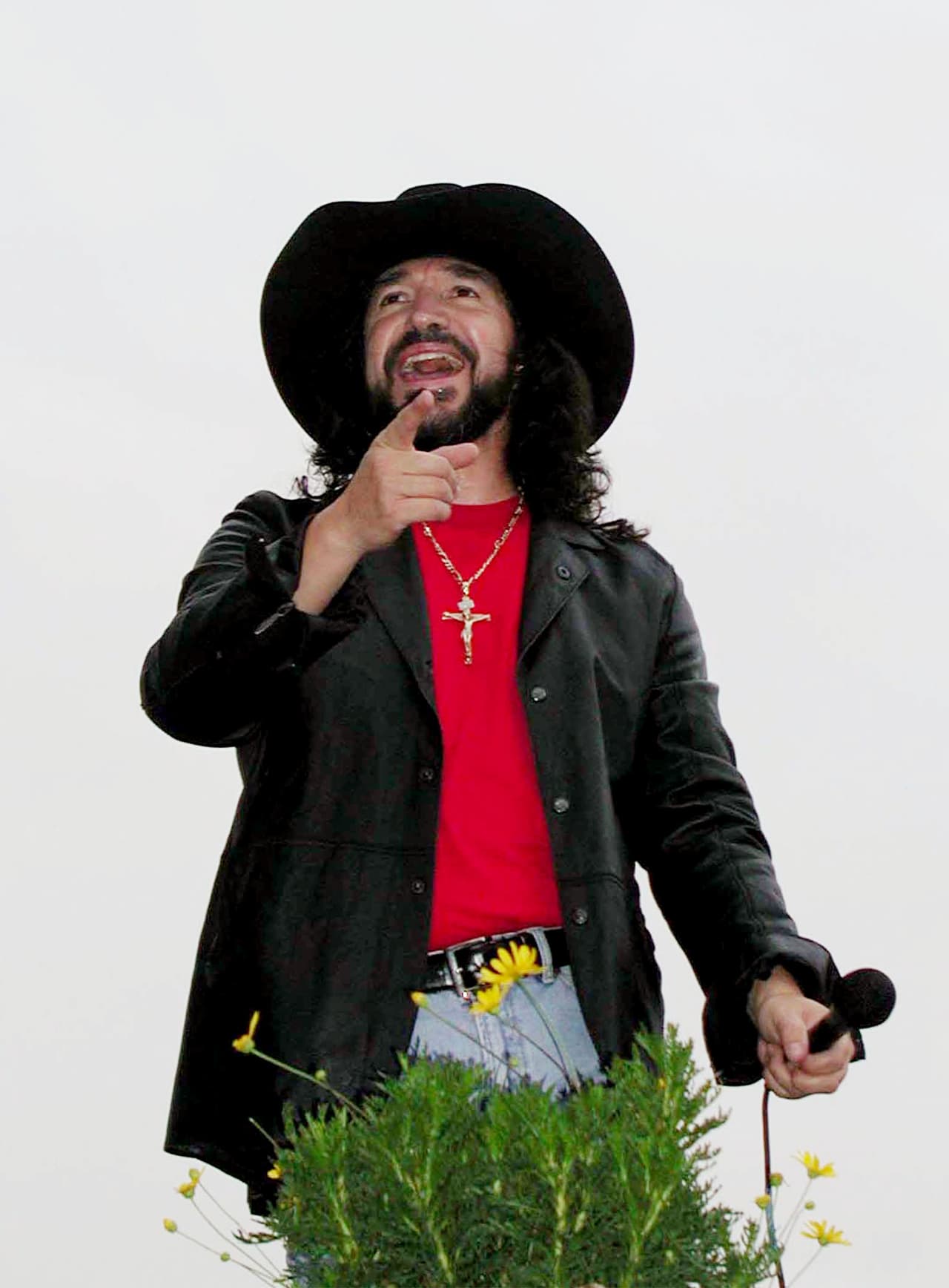 En 2014 Marco Antonio Solís fue reconocido por la venta de más de 200 mil unidades de su reciente álbum “Gracias Por Estar Aquí”.