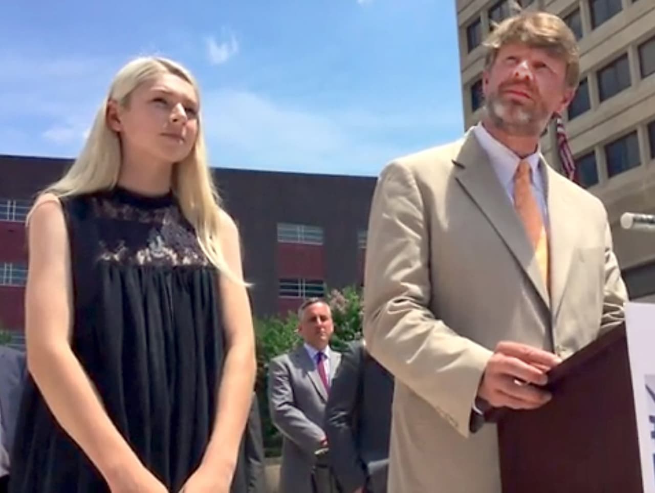 La actriz enamoró al mundo dándole vida a Jules, una joven extrovertida, irrespetuosa y batallando por encontrar quién es. Al contrario de la ficción, a sus 17 años la vimos como una mujer valiente, alegre y siempre defendiendo a la comunidad LGBT+.