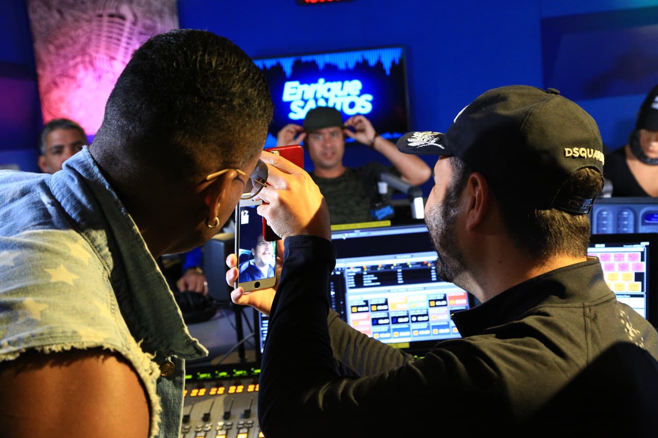 Después de 7 años ausentes de los escenerios, Los Orishas regresan a presentarse en Miami, pero primero no podía faltar una visita al Enrique Santos Show.