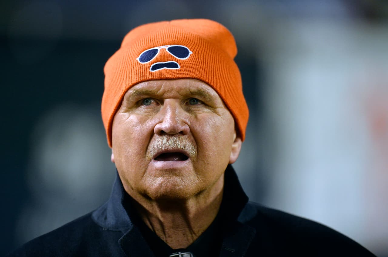 Mike Ditka es un legendario en el fútbol americano. Fue campeón del Super Bowl como jugador y como entrenador y se ha declarado seguidor de Trump, a pesar de que ha declinado invitaciones a la convención republicana.