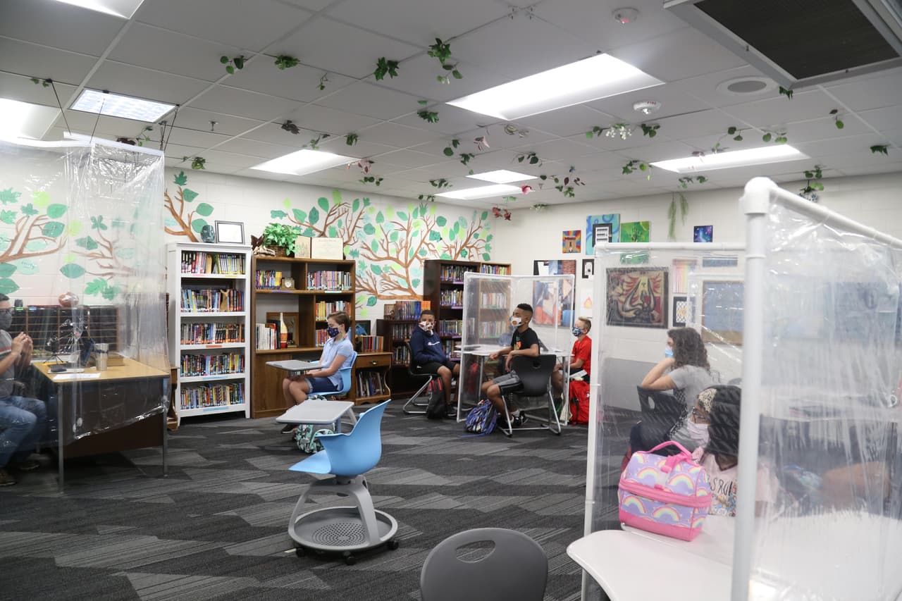 Por su parte el Distrito Escolar de Coppell dijo que el 29 por ciento de sus alumnos ya van a clases en persona.
<br>