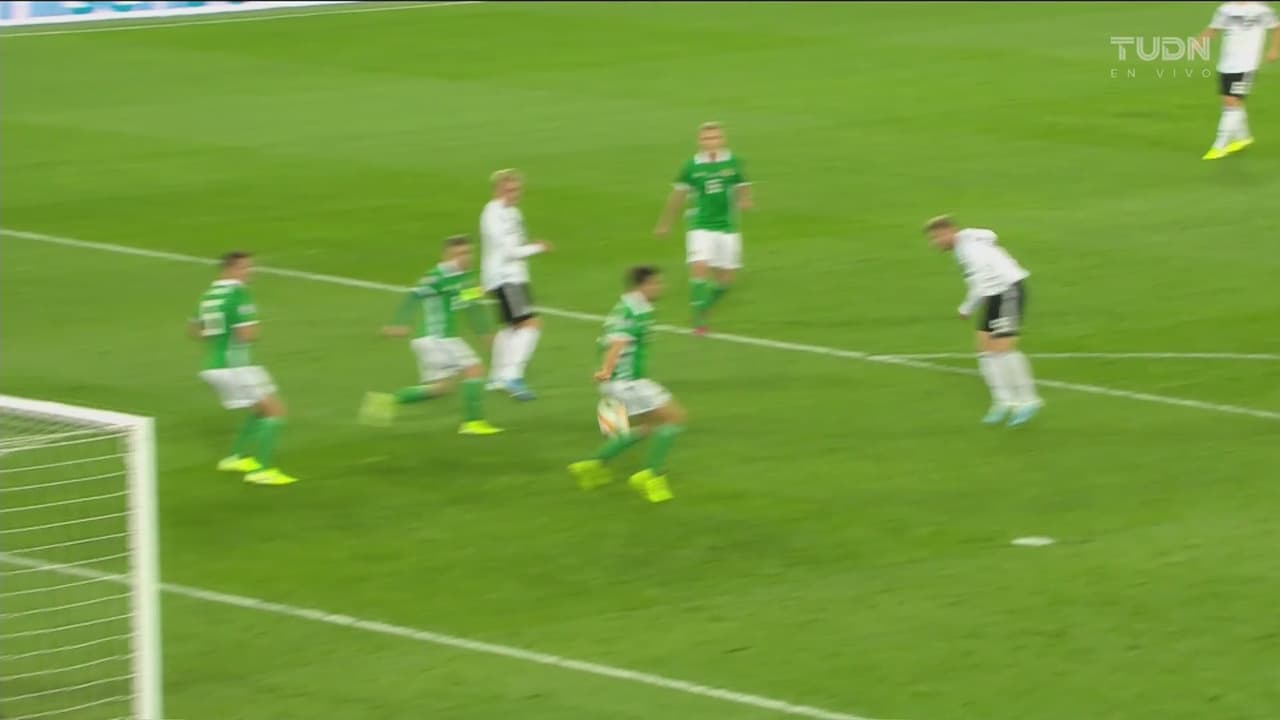 ¡No VAR, no party! Clarísimo penal a favor de Alemania